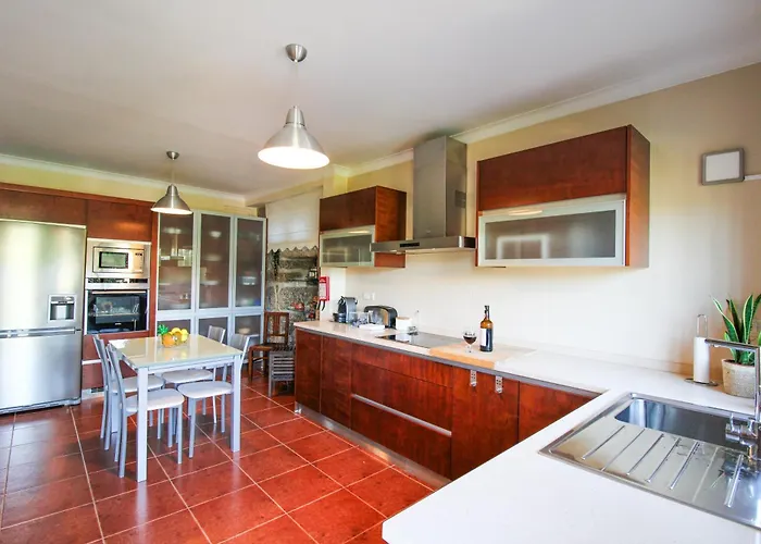 Cosy Countryside - Family House